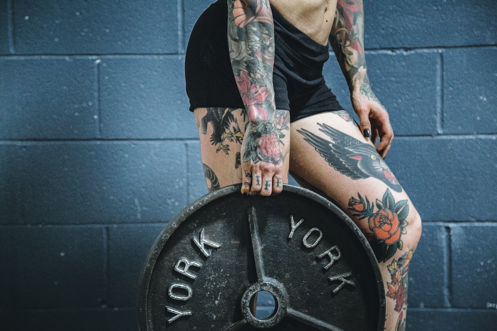 woman holding weight plate